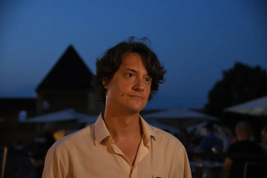 Kaj se zgodi, ko obiski zvonijo ob nepravem času, bomo izvedeli z Domnom Valičem in Sašo Pavlin Stošić