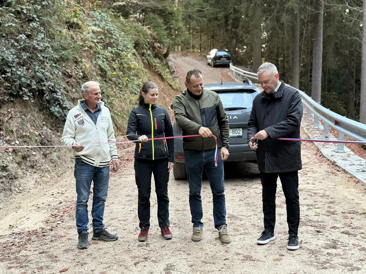 FOTO: Na Legnu slovesno odprli sanirano gozdno cesto Štaleker–Gampret