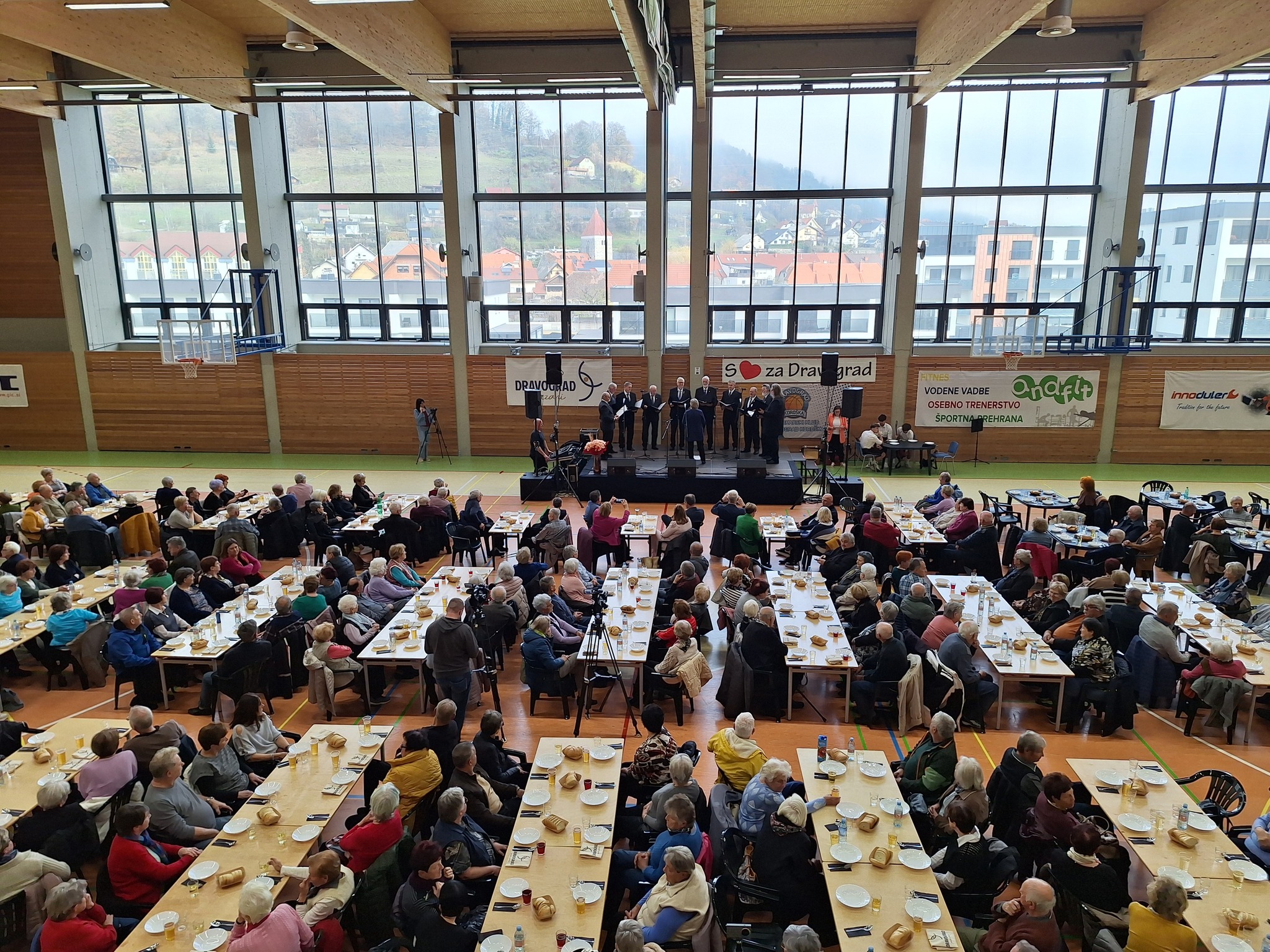 Tone Preksavec v dvorani Špic D gostil srečanje s starostniki in invalidi