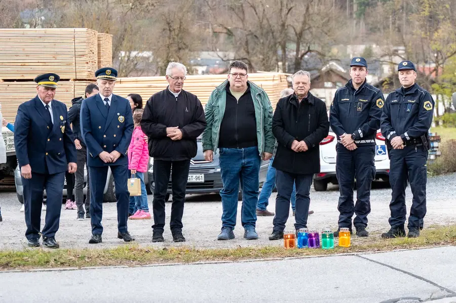 FOTO: V Mislinji so se s komemoracijo spomnili na žrtve prometnih nesreč