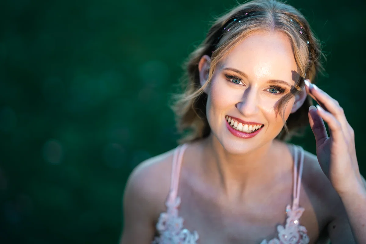 VIDEO: Anja Krivec v glasbeni svet poslala prvi romantični cover z naslovom "Poročni mix"