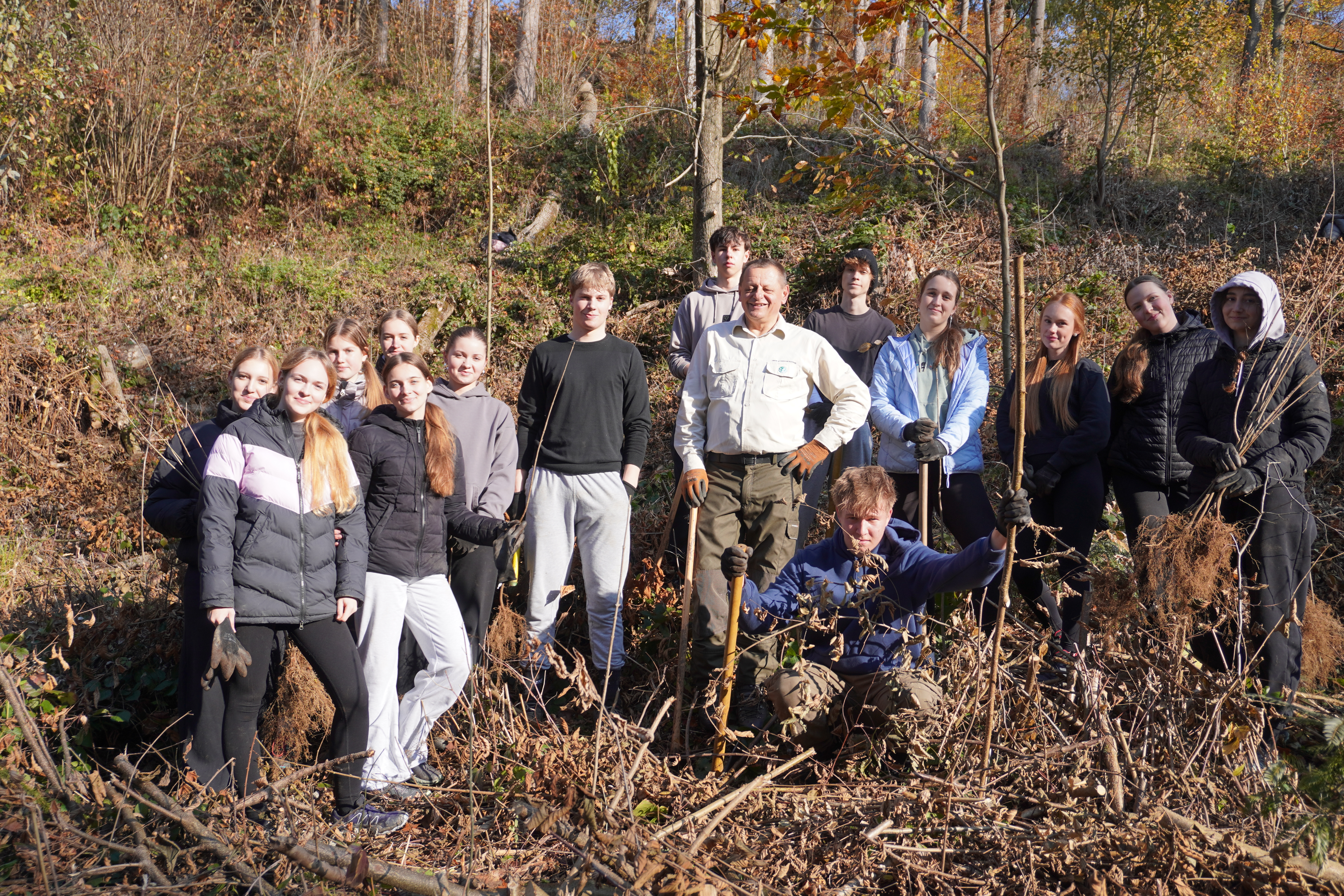 VIDEO in FOTO: ZGS in slovenjgraški gimnazijci zopet združili moči ob sajenju dreves