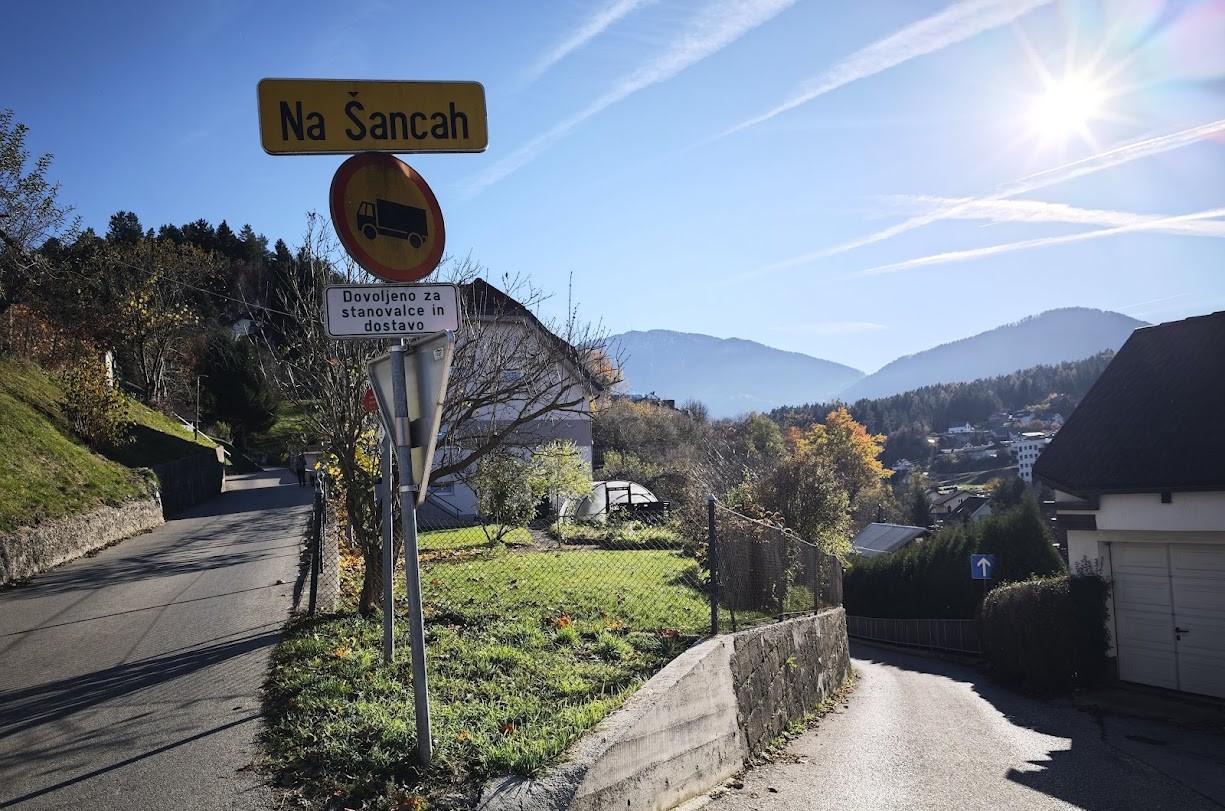 V križišču pri Mojci na Šancah nova prometna ureditev