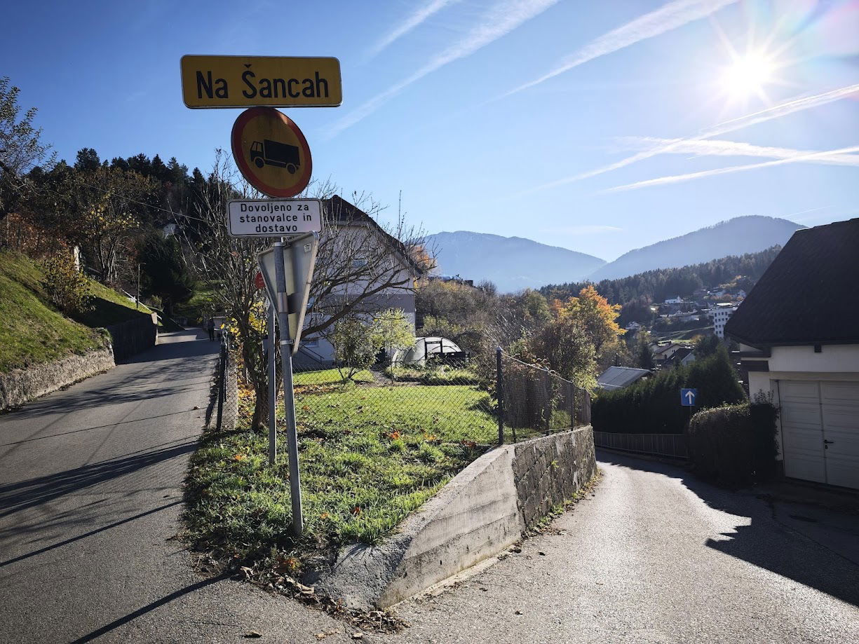 Zaradi geomehanskih raziskav popolna zapora ceste na Šancah