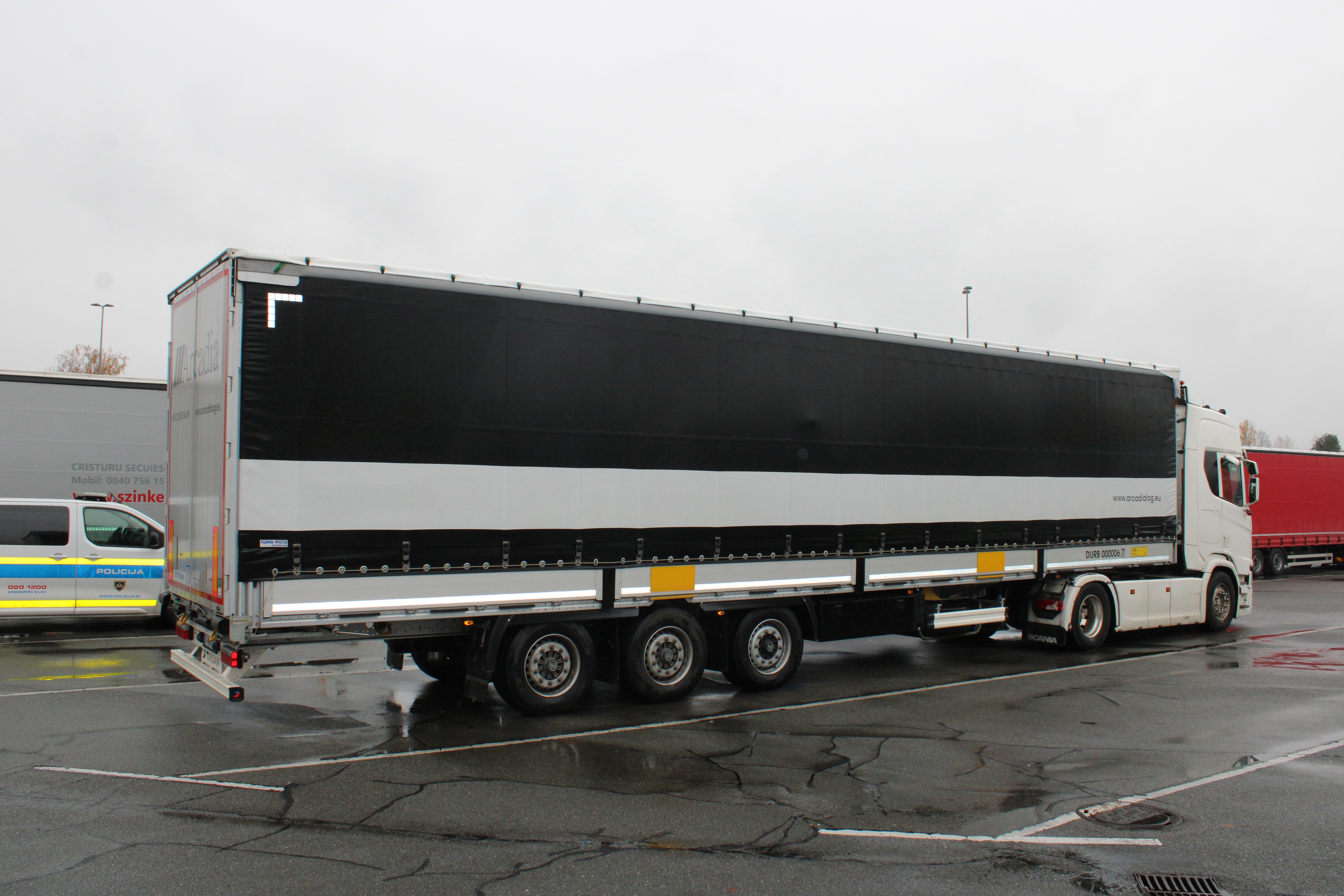 Cestno prometne kršitve voznikov tovornih vozil in avtobusov so še vedno prepogoste