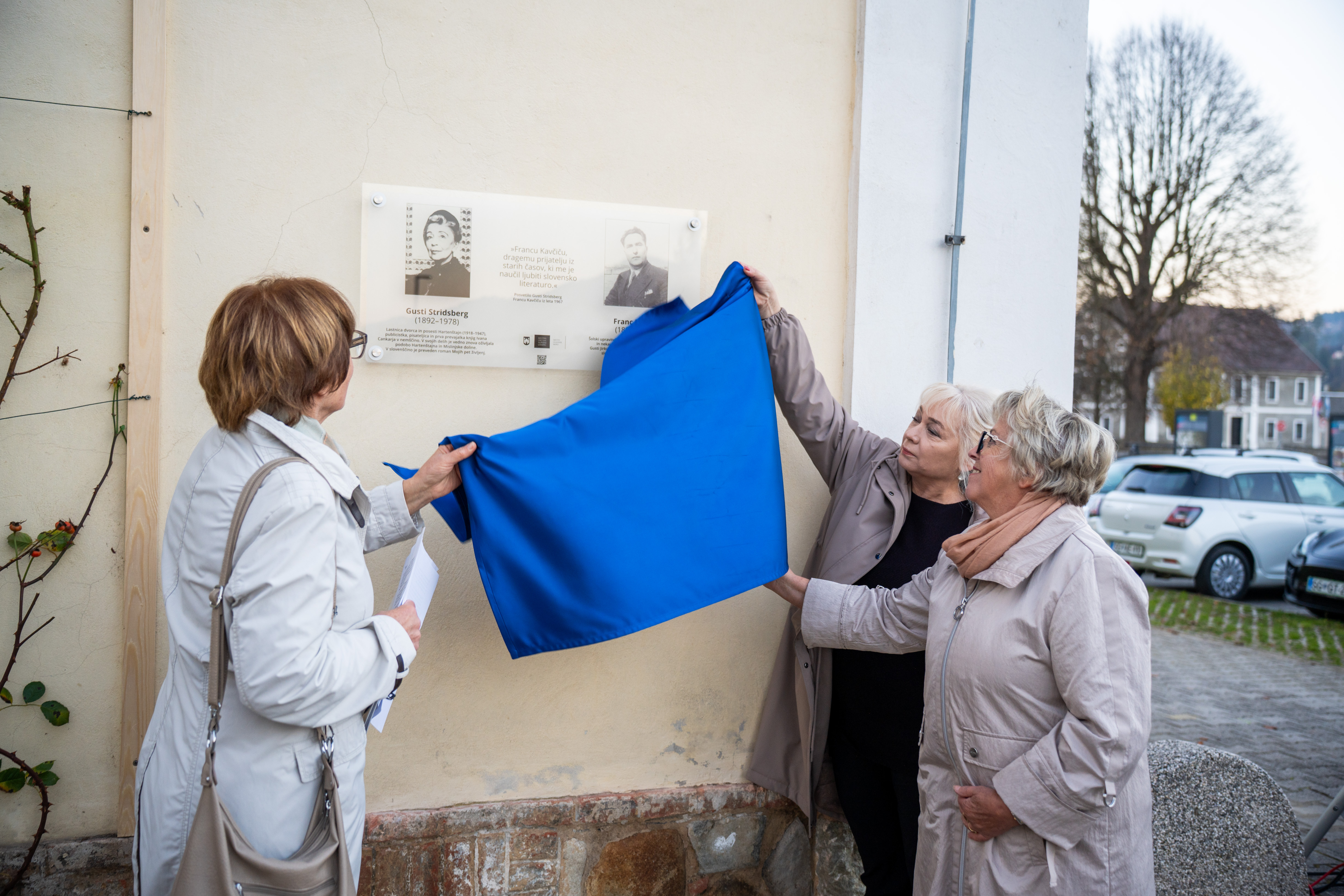 FOTO: V Šmartnem slovesno odkrili spominski plošči