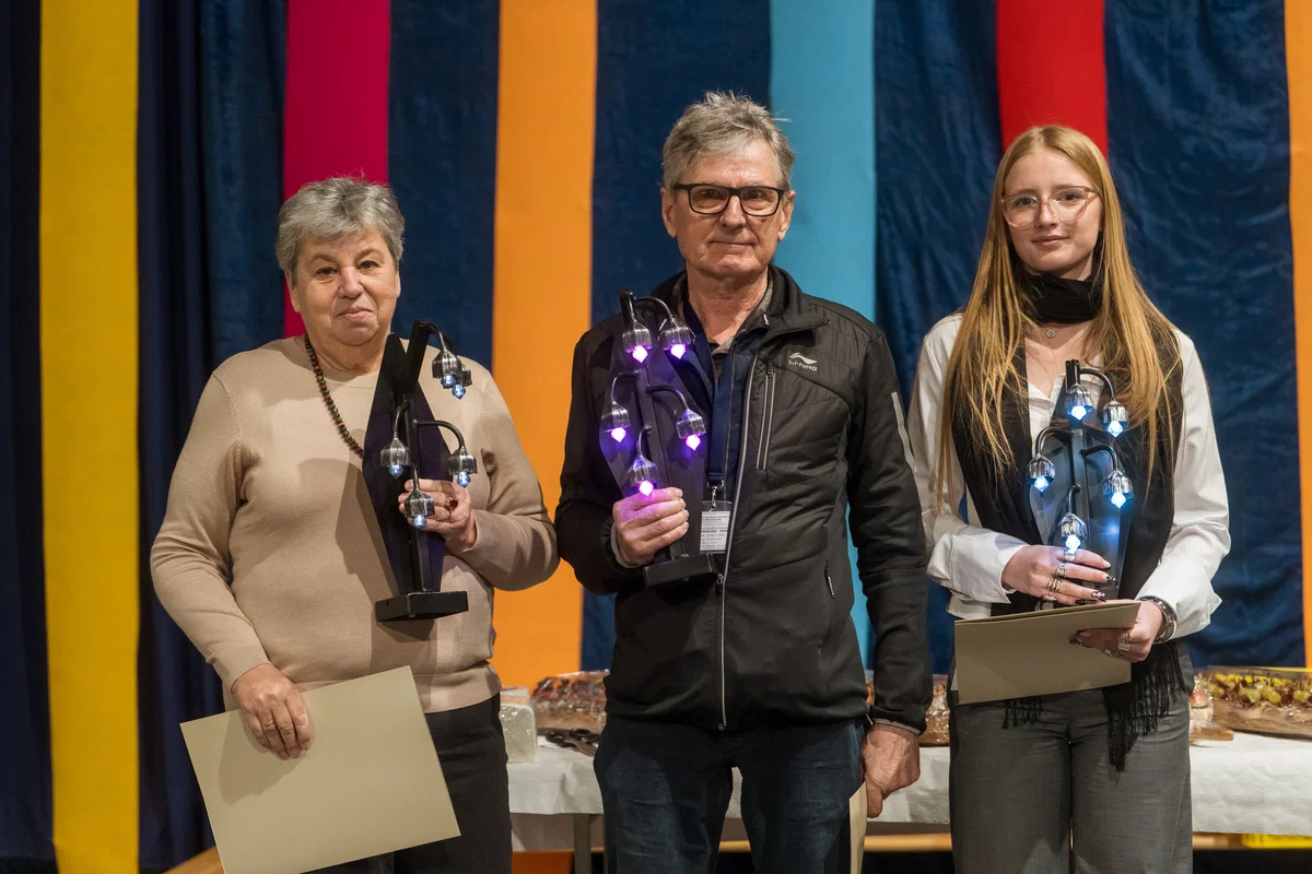 Naj prostovoljci leta 2025 na Ravnah postali Dragica Cizerl, Pavel Čuček in Jera Burjak