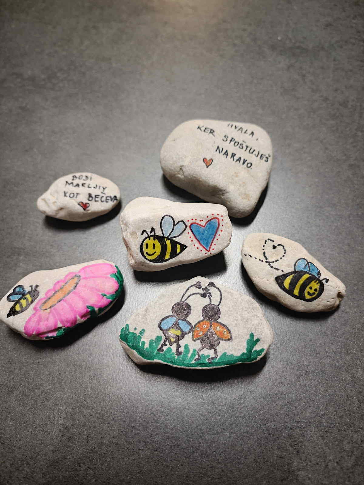 Čebelarsko društvo Bečeva z drobnimi pozornostmi za obiskovalce