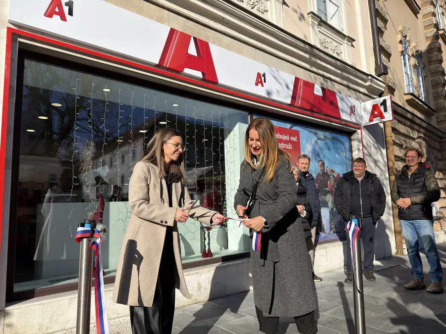 (VIDEO in FOTO) Zgodba zaupanja in skupne rasti: V Slovenj Gradcu vrata odprla nova poslovalnica A1