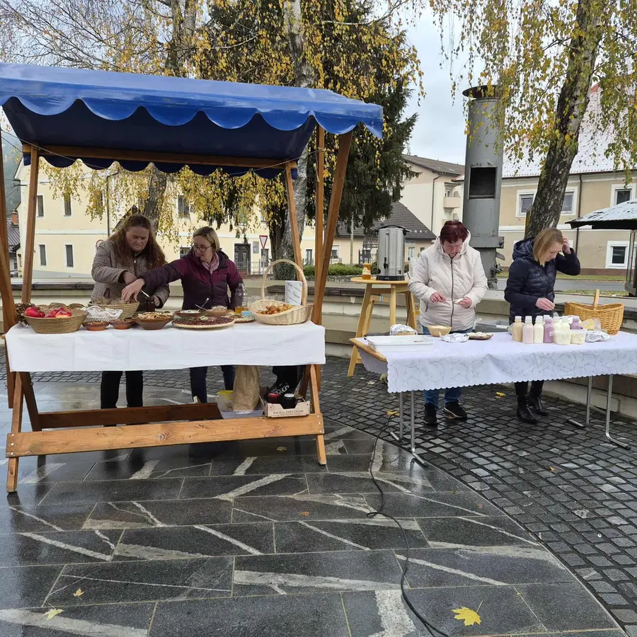 Teden slovenske hrane na Muti obeležili s tržnico lokalnih ponudnikov
