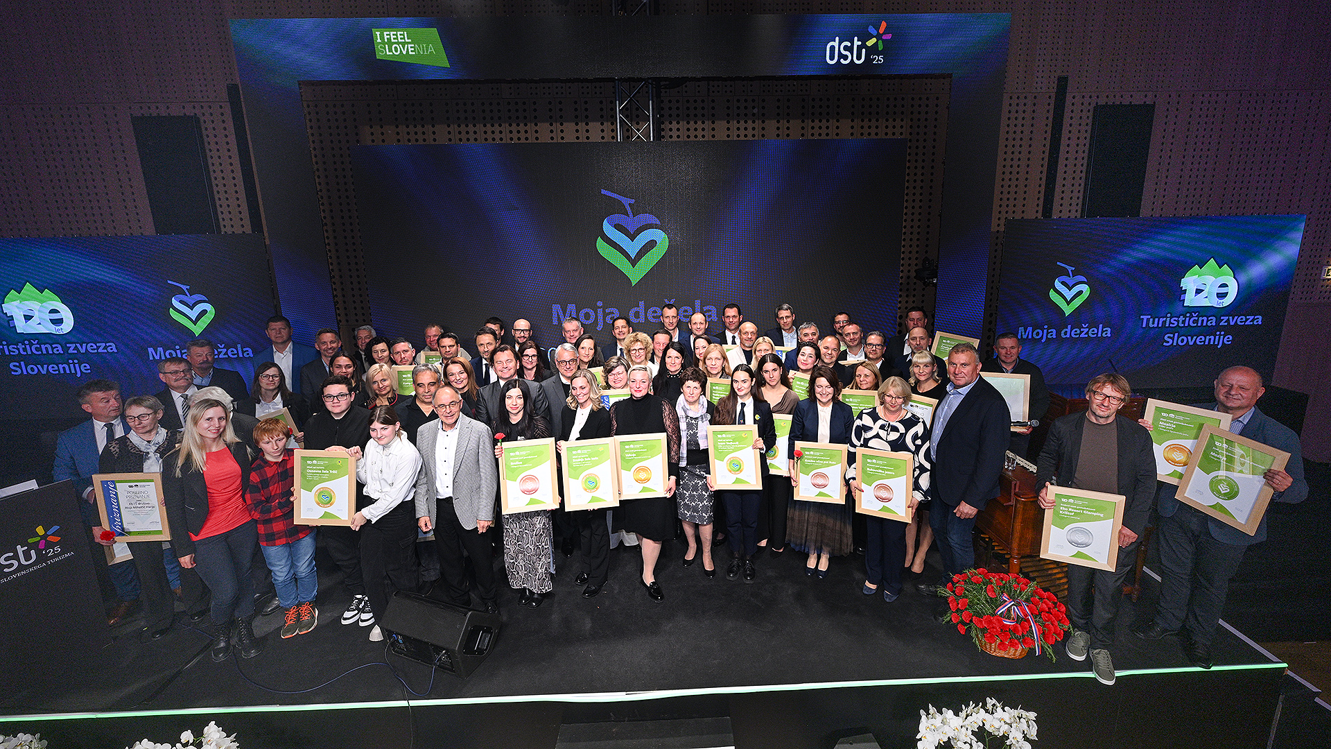 TZ Slovenije podelila znake gostoljubnosti, med nagrajenci tudi Slovenj Gradec in Ravne na Koroškem