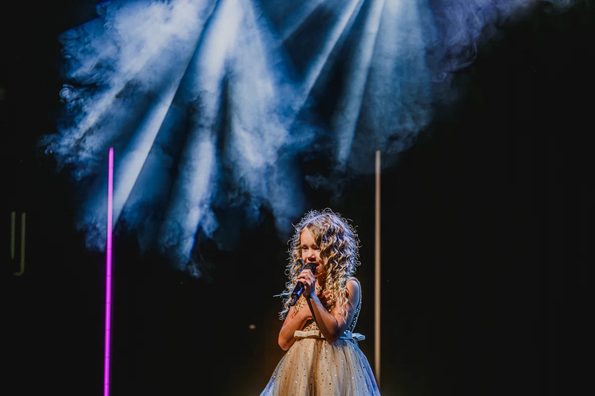 (VIDEO) Zoja Krasnik z novo glasbeno zgodbo, ujeto v spomin