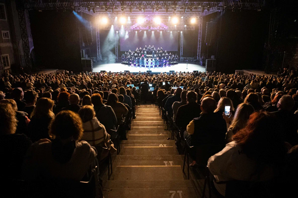 Zaradi velikega zanimanja se koncert Perpetuum Jazzile iz Kotelj seli v dvorano OŠ Prežihovega Voranca