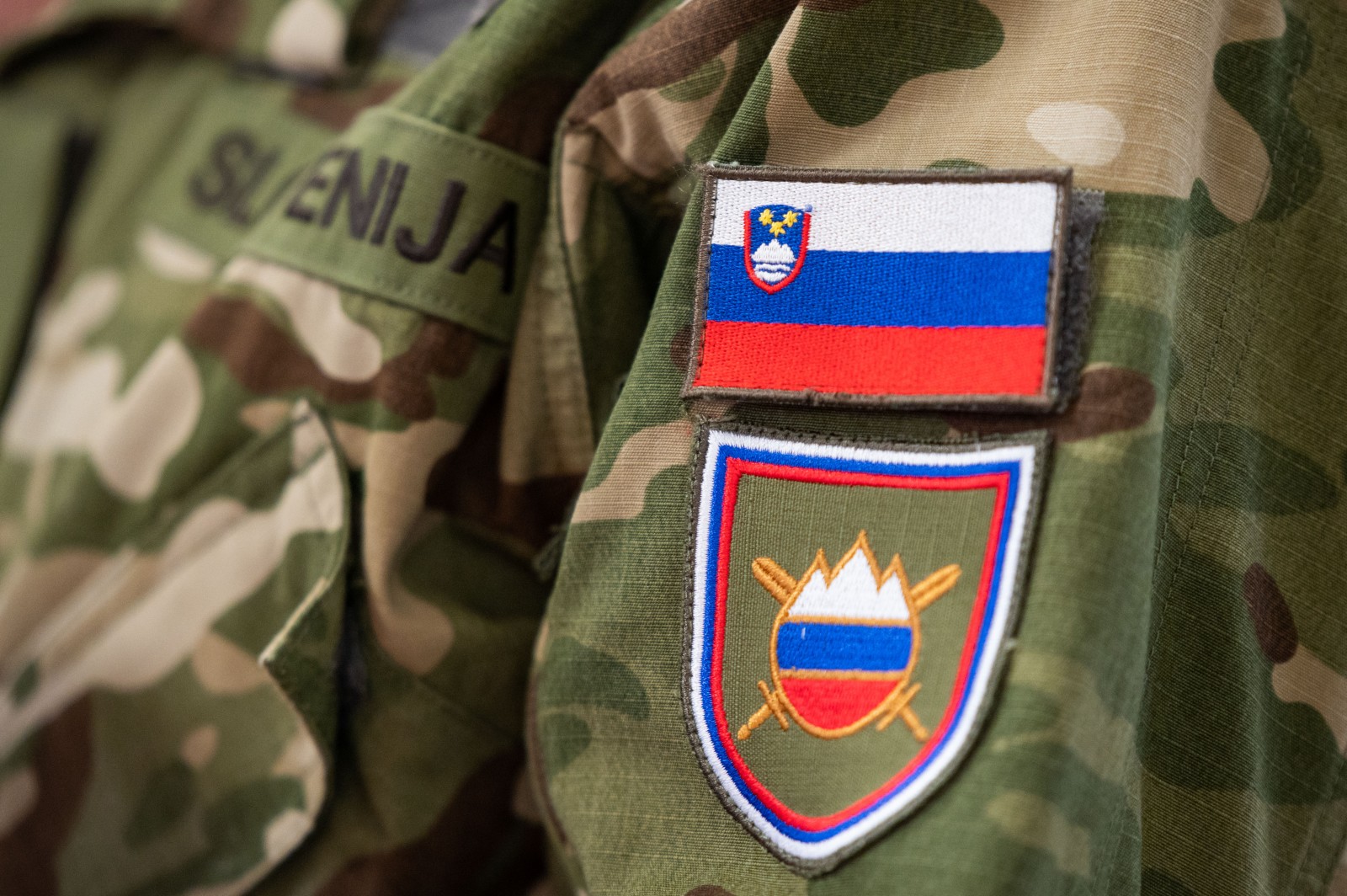 V prometni nesreči vojaškega vozila pet vojakov lažje poškodovanih