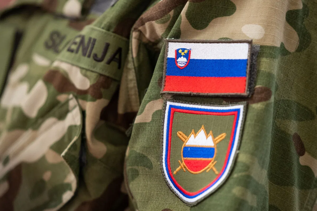 V prometni nesreči vojaškega vozila pet vojakov lažje poškodovanih