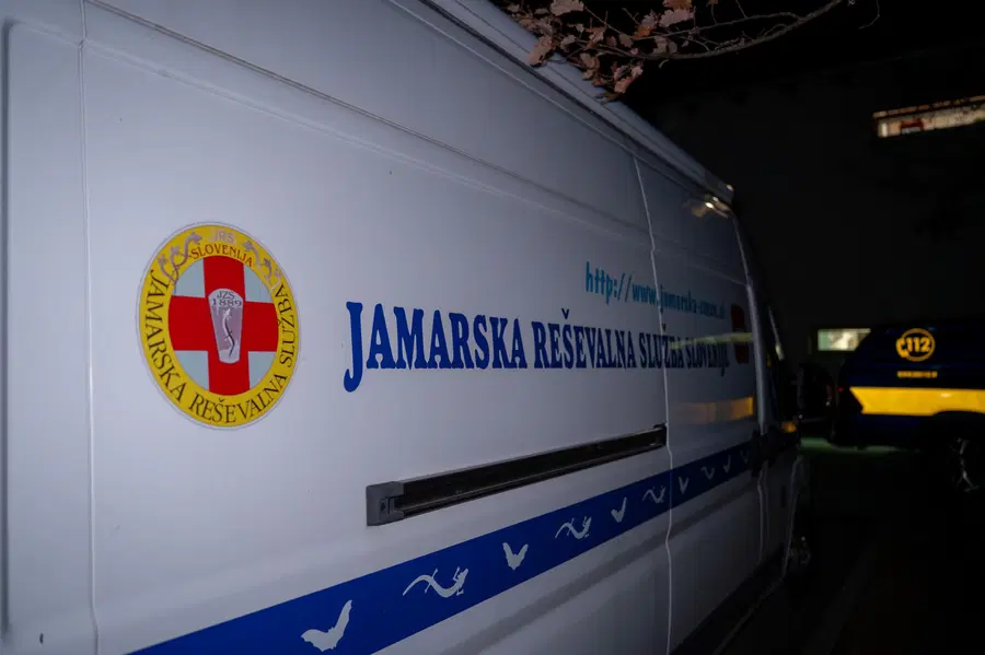 Umrlega potapljača ponoči prenesli iz Škocjanskih jam