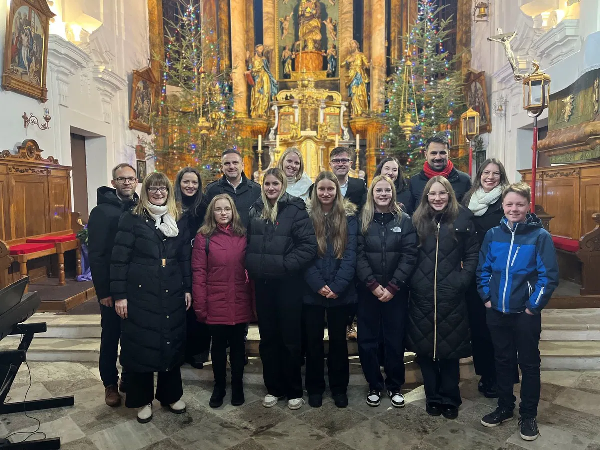 V cerkvi sv. Petra na Kronski gori so odmevale čudovite melodije trobil