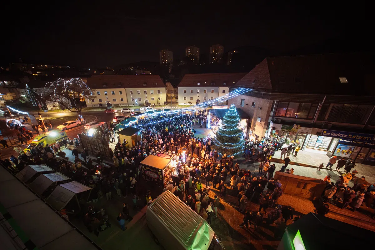V božični teden bomo na Ravnah vstopili z Dejanom Vunjakom in nakupovanjem pod lučkami