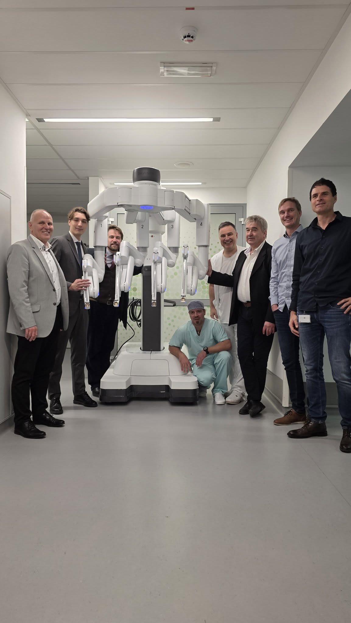 V SB Slovenj Gradec uvedli robotsko kirurgijo za varnejšo in natančnejšo obravnavo bolnikov