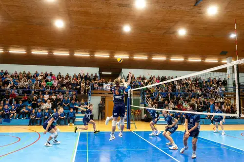 Fužinarjevi fantje brez strahu proti slovenski odbojkarski eliti