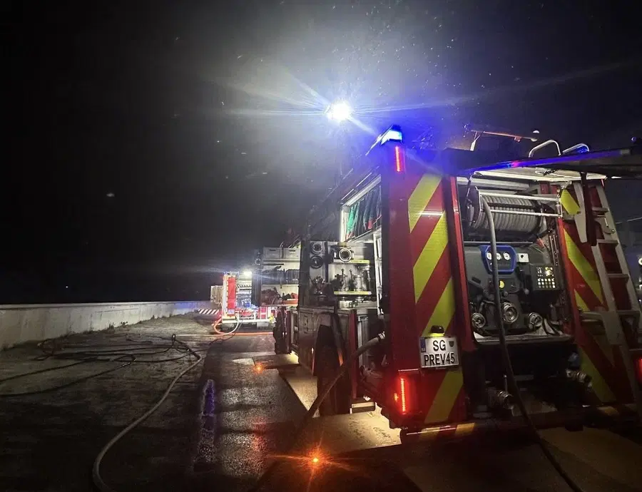 Zagorelo v industrijskem objektu na Prevaljah, gasilci preprečili najhujše (FOTO)