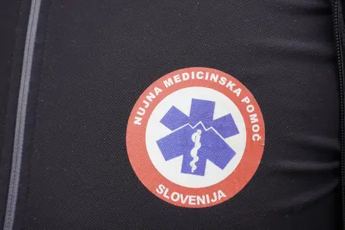 Na Poseki se je pri padcu poškodoval kolesar
