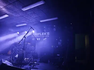 Nič kaj muhast april v Kompleksu: Baterije nam bodo napolnili Pankrti 