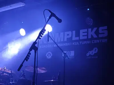 Skočite v počitnice s Slonom in Sadežem na zadnji gavdi sezone