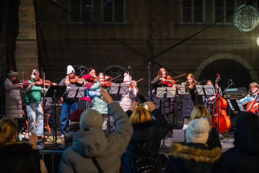 (FOTO) Božično rajanje v Slovenj Gradcu napolnilo mestno jedro z glasbo