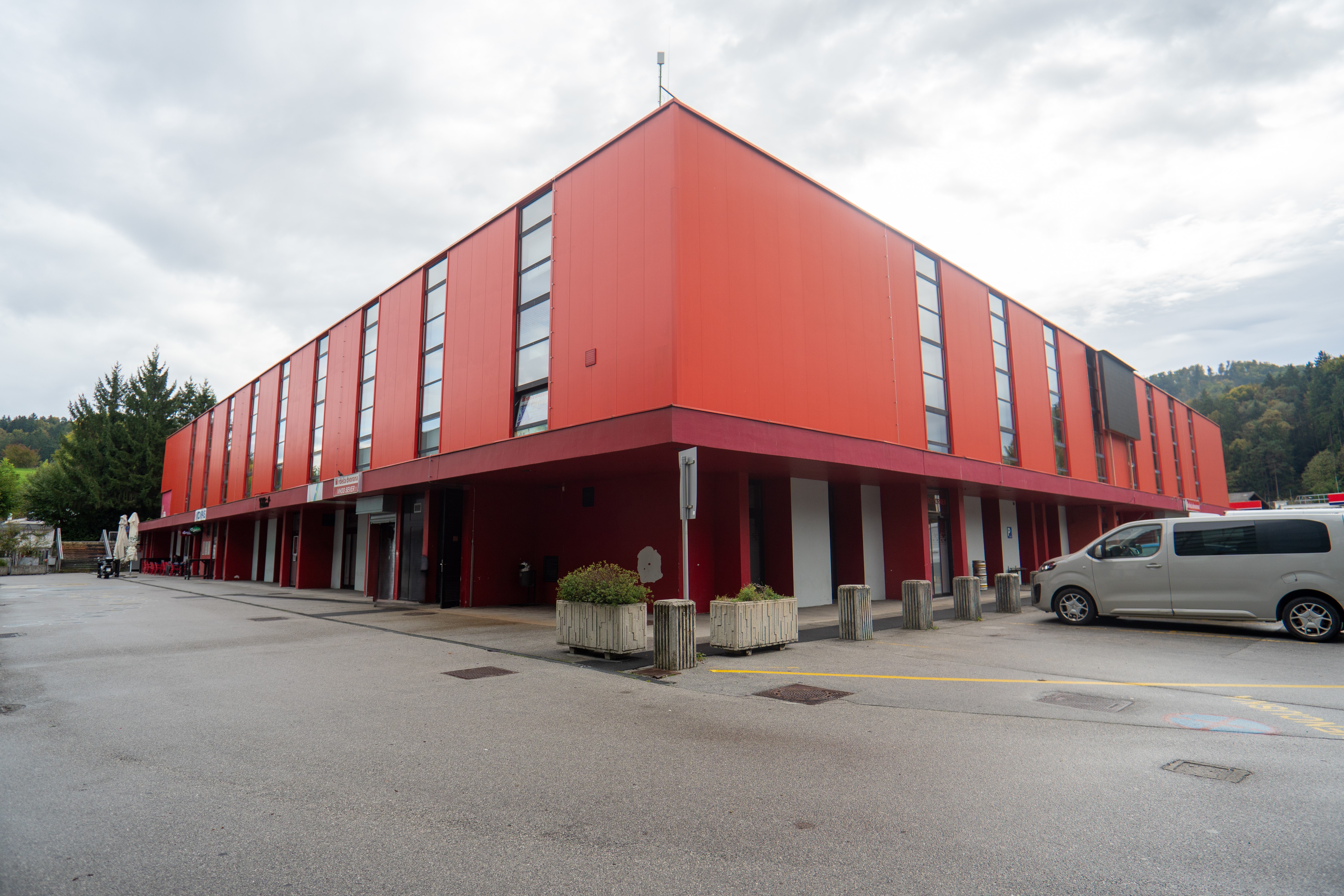 Zimska rekreacija v Velenju: Široka paleta športnih aktivnosti v objektih ŠRZ Rdeča dvorana