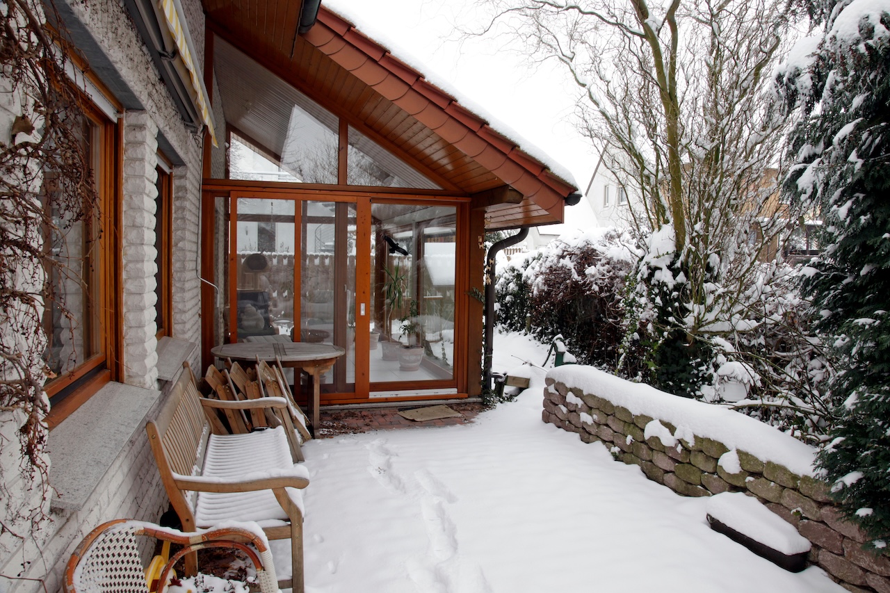 Kako prezimiti vrtno pohištvo? Vodnik za shranjevanje in nego