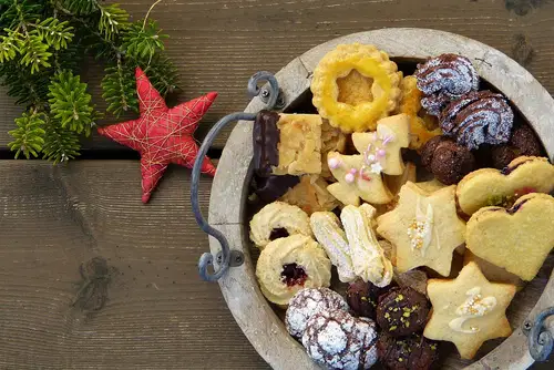 Dišeči december: piškoti, ki v prazničnem času najpogosteje polnijo naše mize