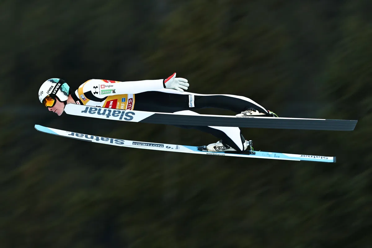 Domen Prevc v Lahtiju zapečatil veliki kristalni globus 