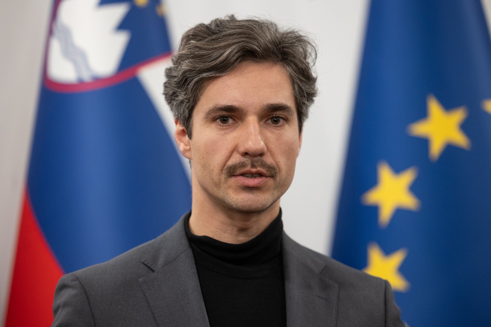 Mesec: Vlada ne bo dopustila propada Sija Metala Ravne