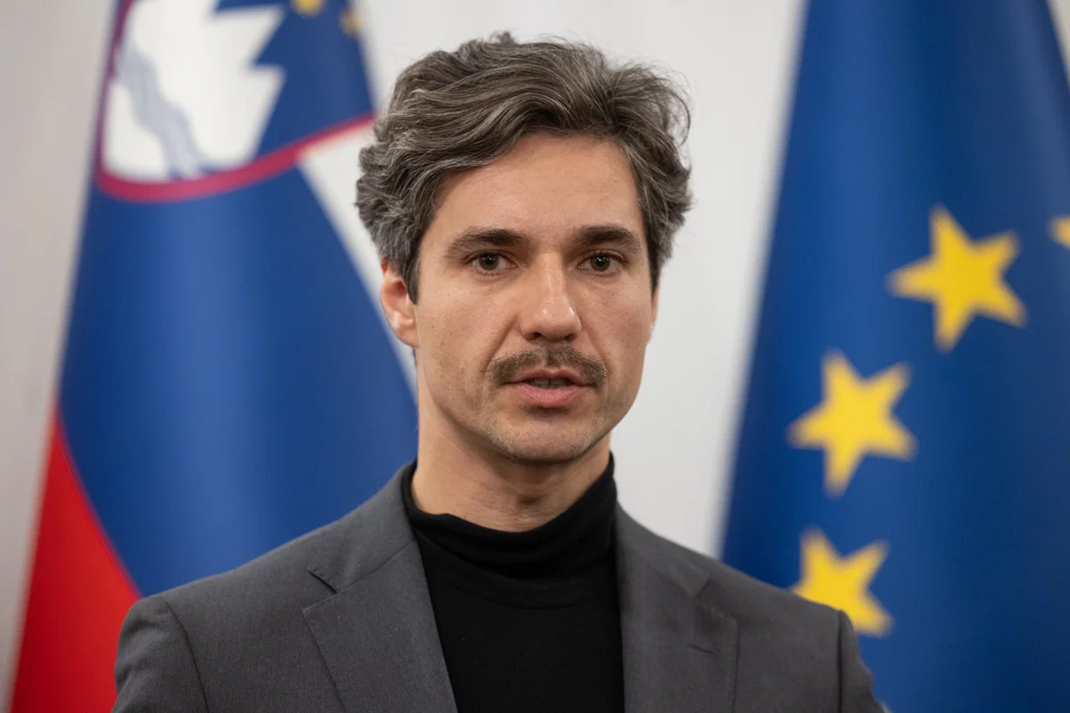 Mesec: Vlada ne bo dopustila propada Sija Metala Ravne