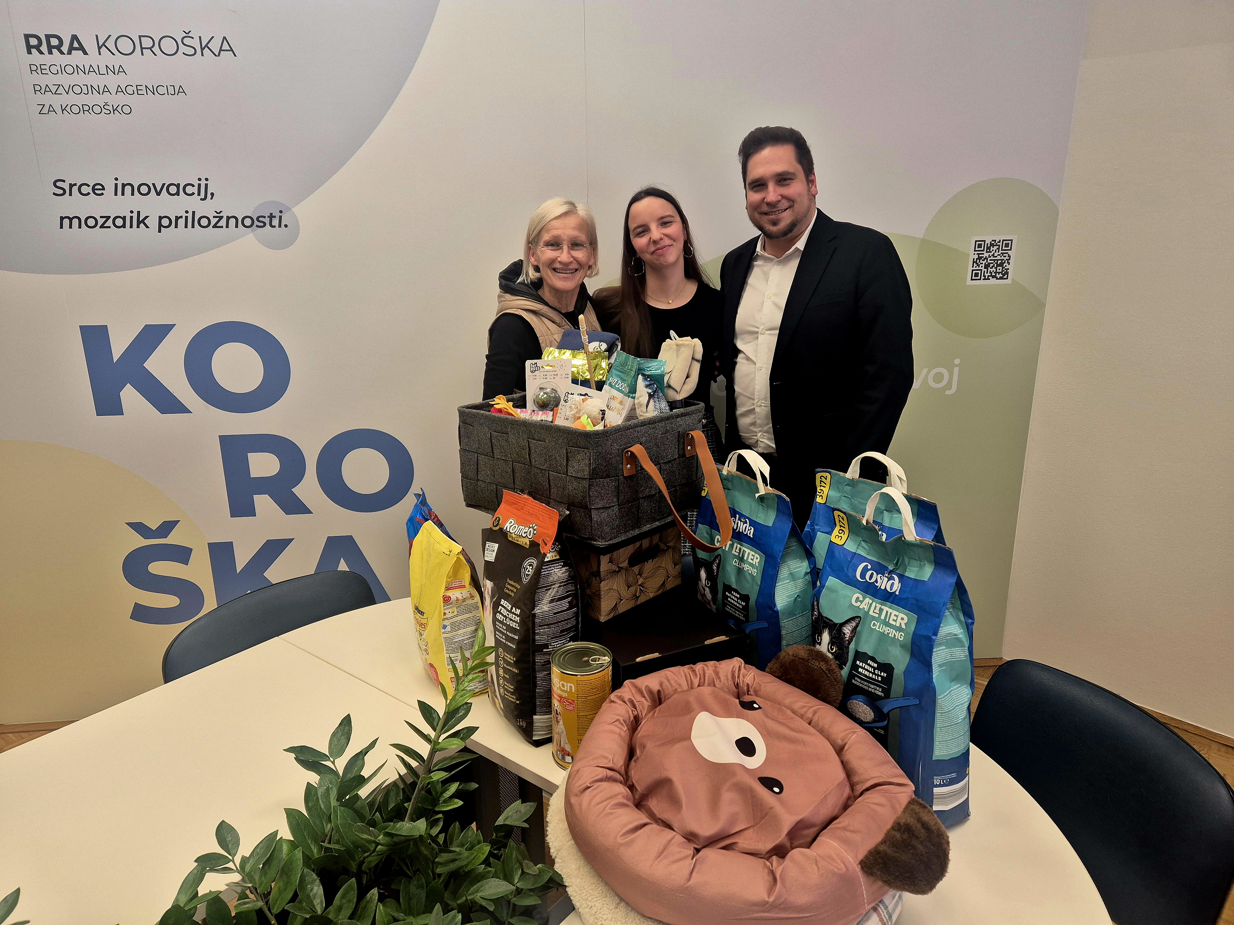(FOTO) RRA Koroška z dobrodelno gesto podprla zapuščene živali in vizijo regijskega zavetišča na Koroškem 