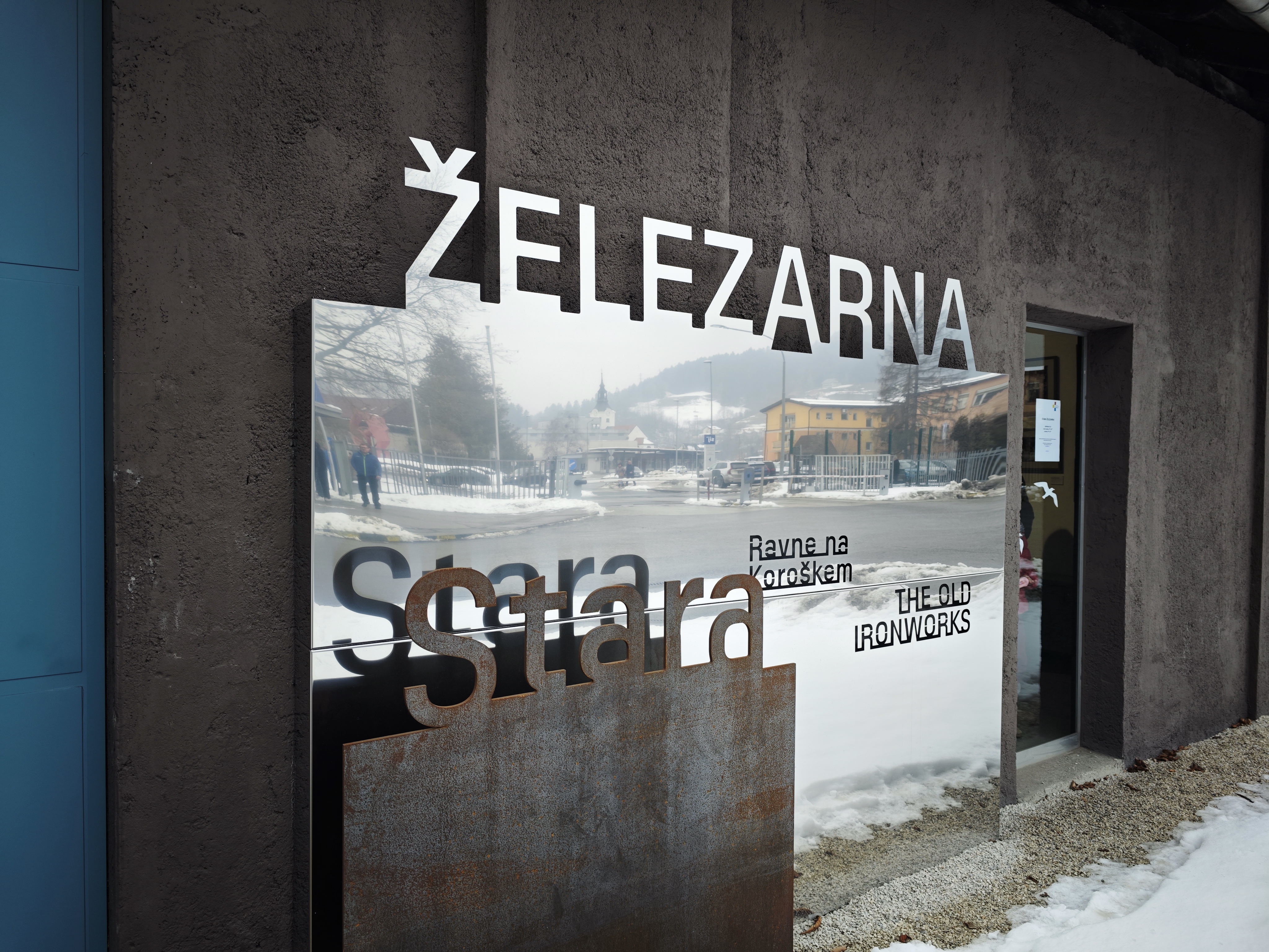 Stara železarna Ravne: Ko preteklost zasije v luči prihodnosti (FOTO)