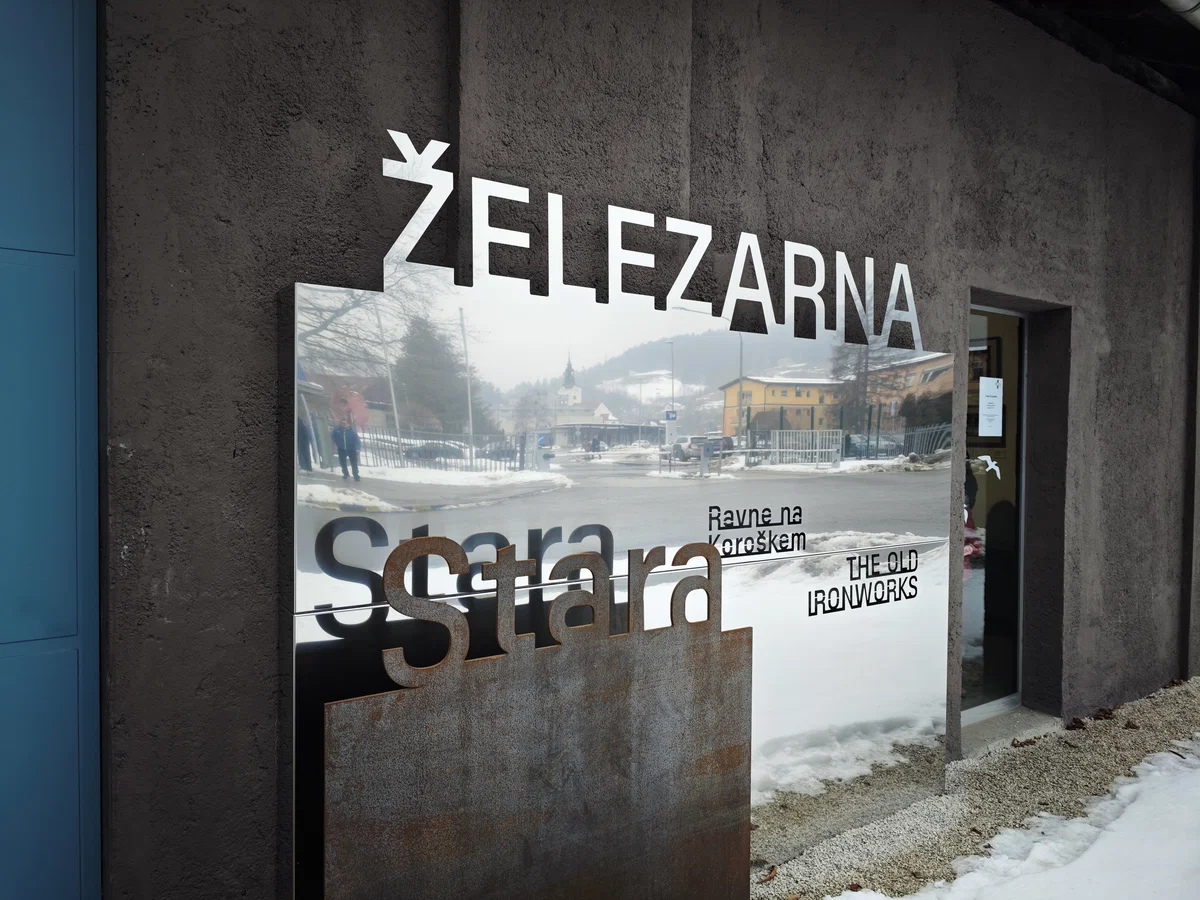 Stara železarna Ravne: Ko preteklost zasije v luči prihodnosti (FOTO)
