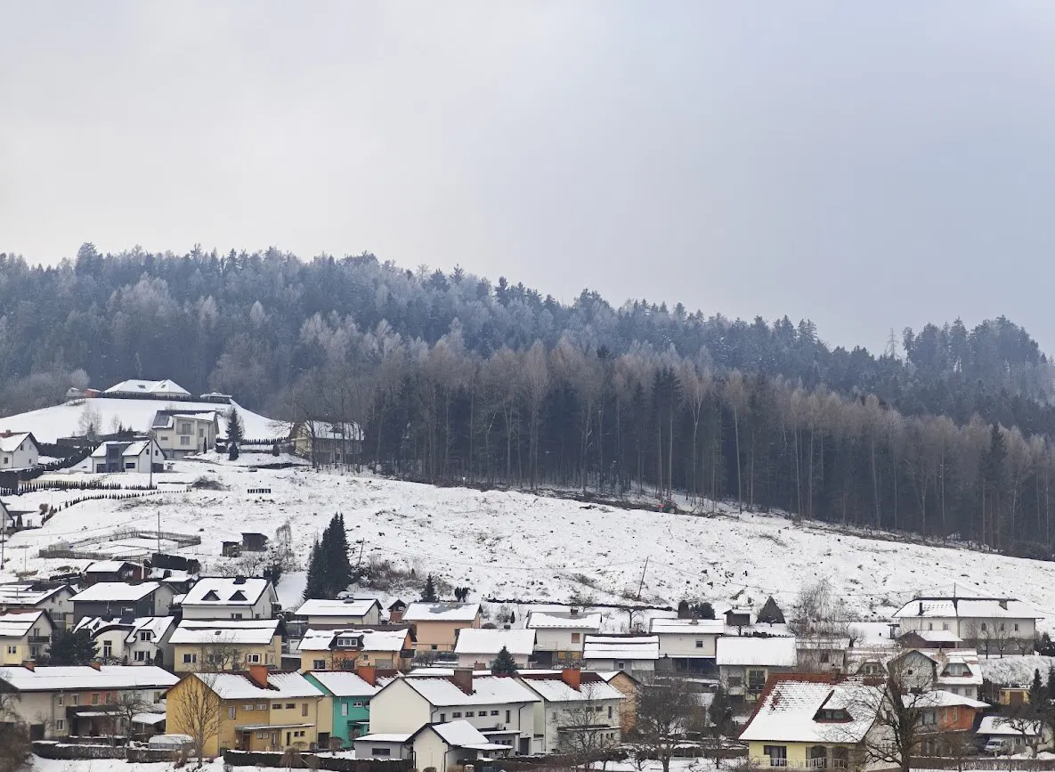 Občina Ravne vabi k drugi javni dražbi za prodajo parcel na območju Čečovje - jug